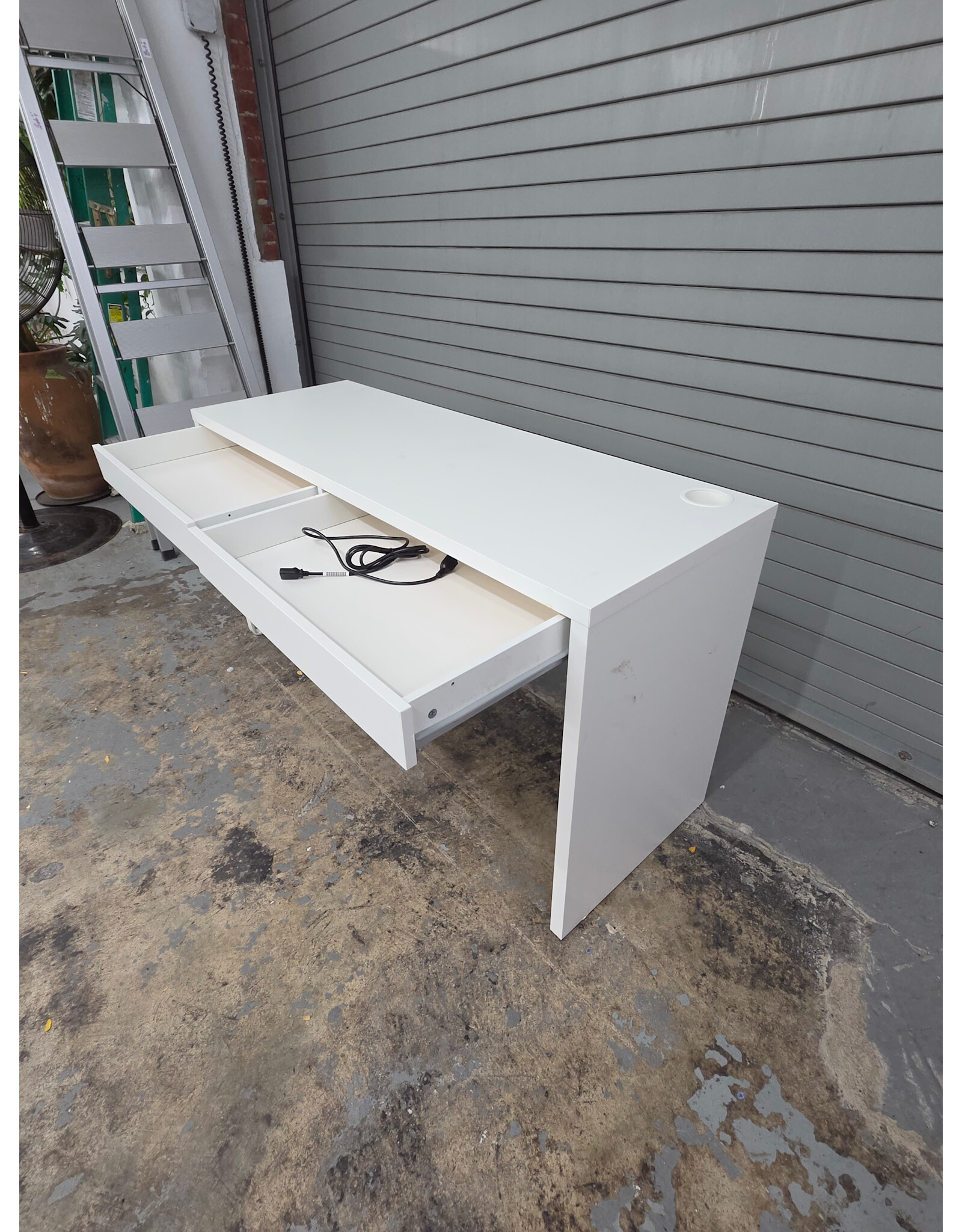 IKEA MICKE Desk