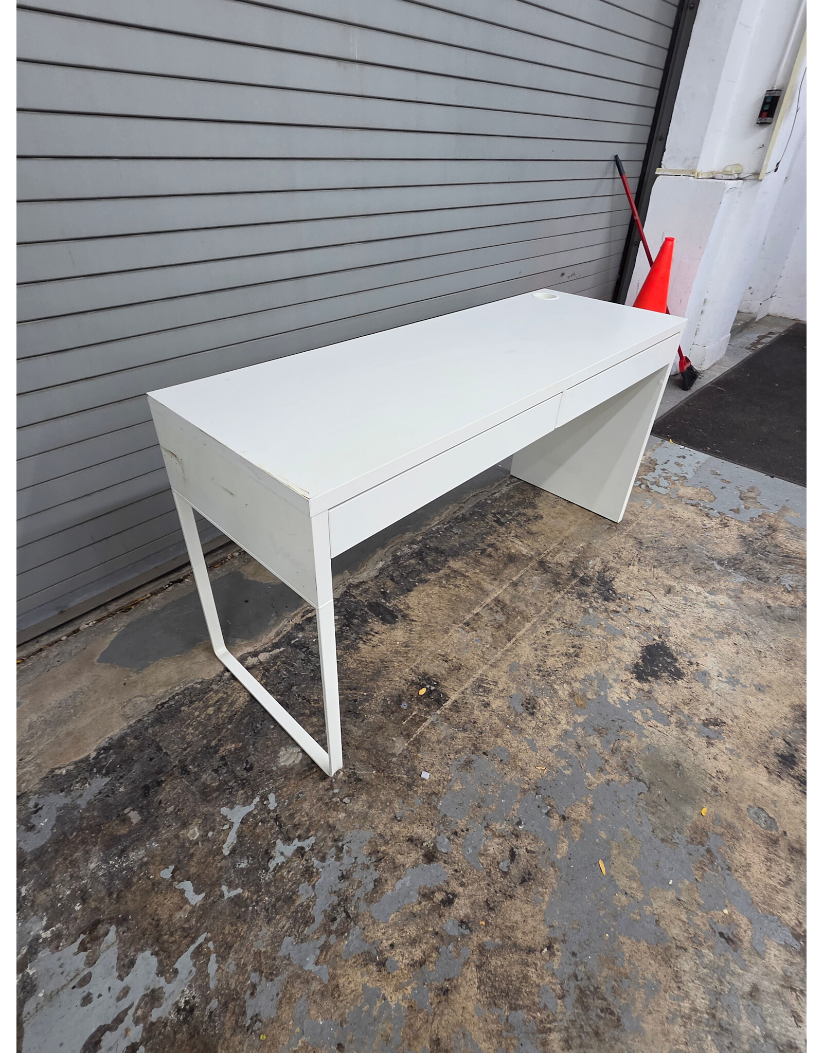 IKEA MICKE Desk