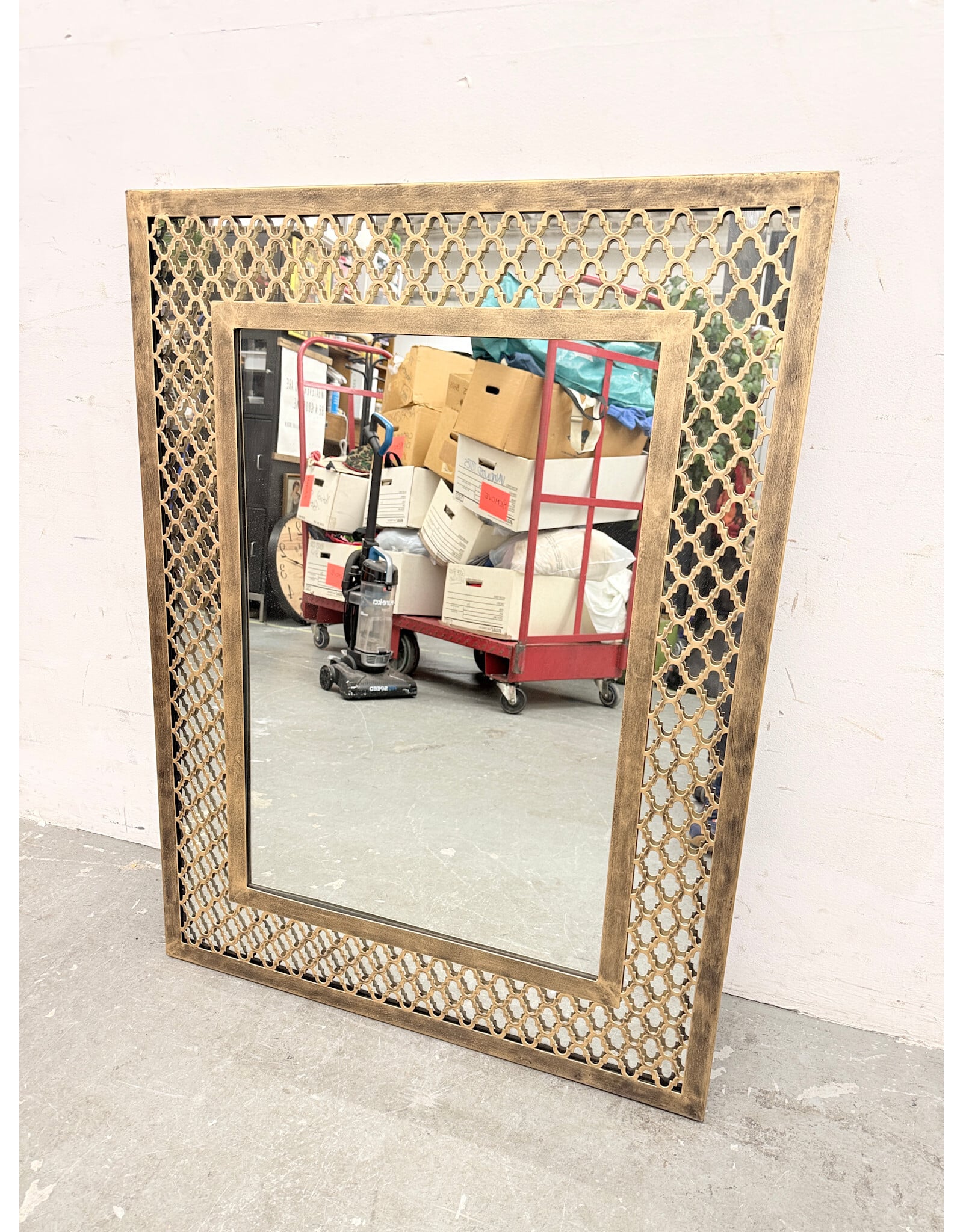 Moroccan-Style Quatrefoil Trellis Pattern, Rectangular Silhouette Gold Wall Mirror