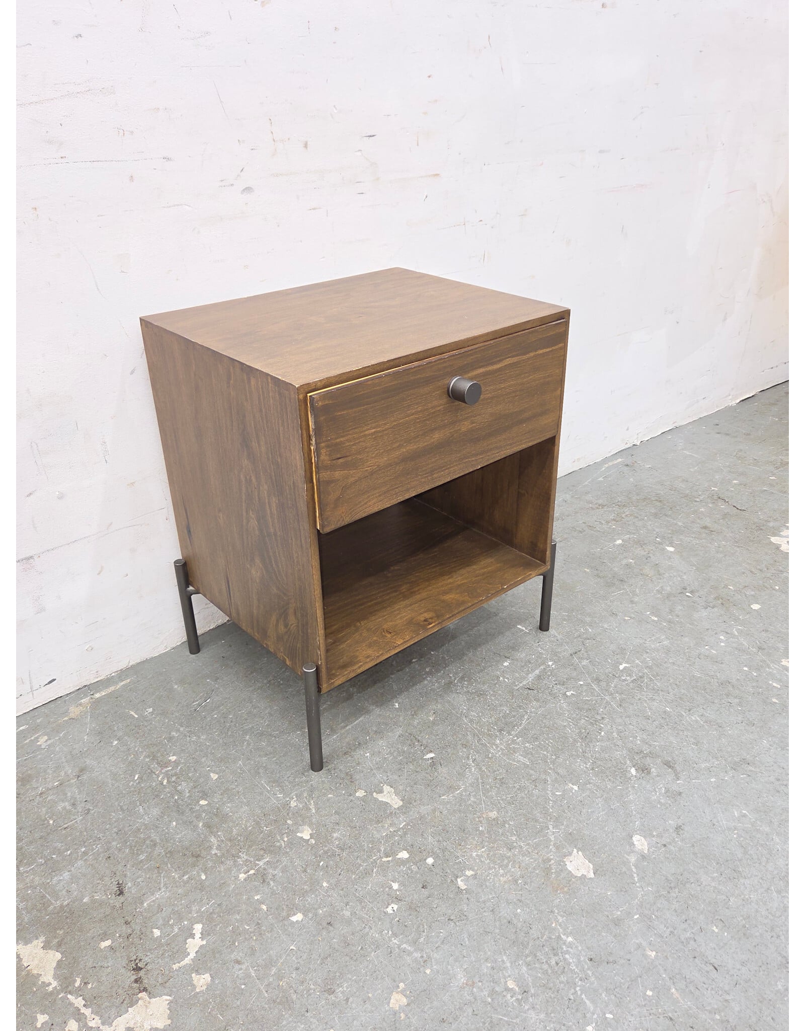 Fremo Bedside Table