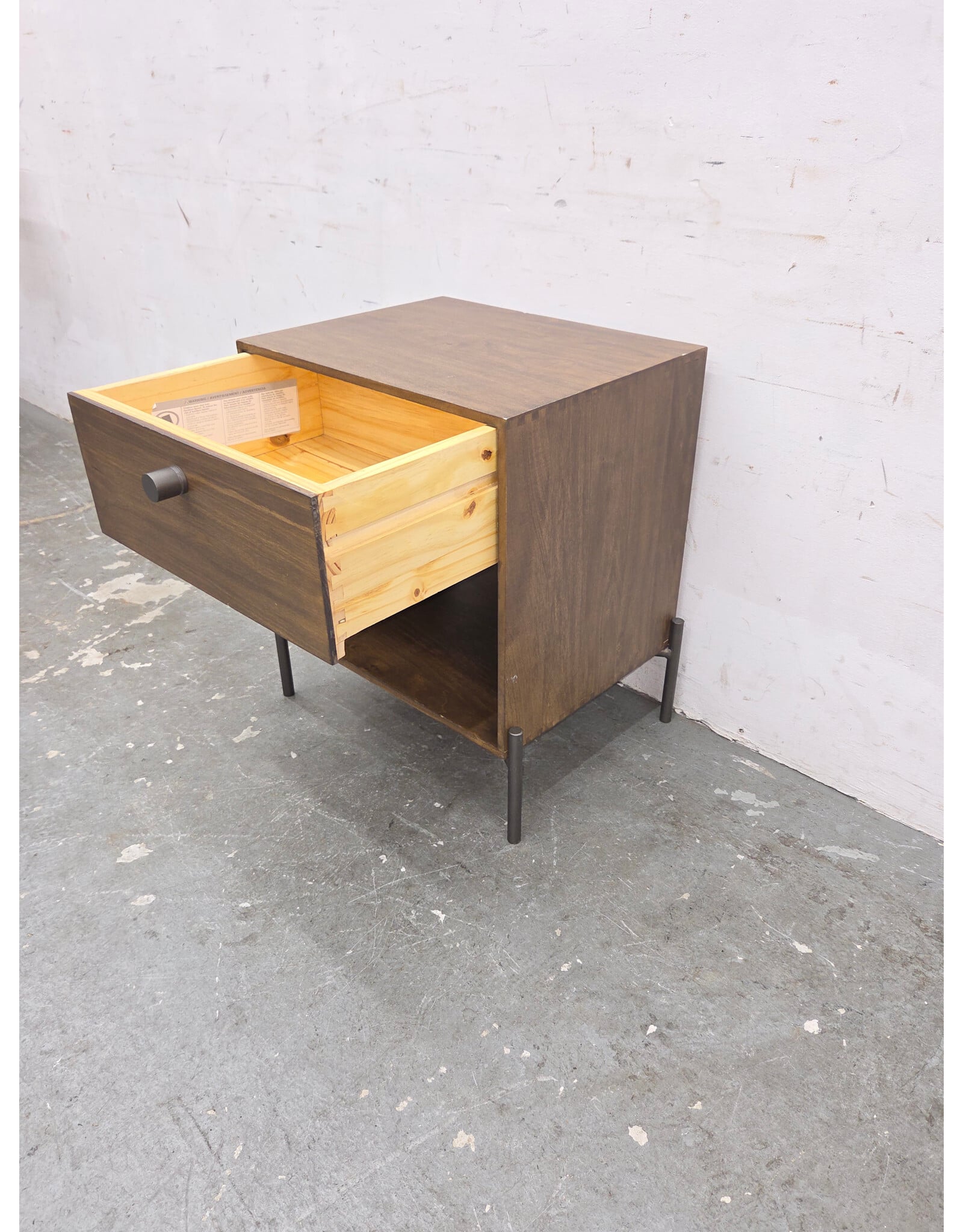 Fremo Bedside Table