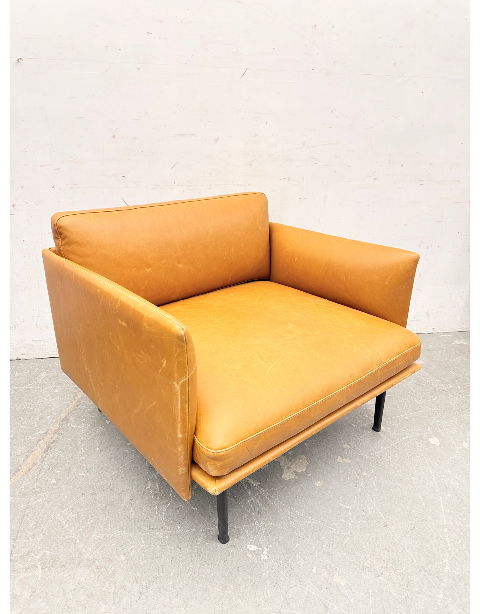 Modern Scandinavian-Style Muuto Outline Lounge Chair by Anderssen  & Voll in Cognac Leather