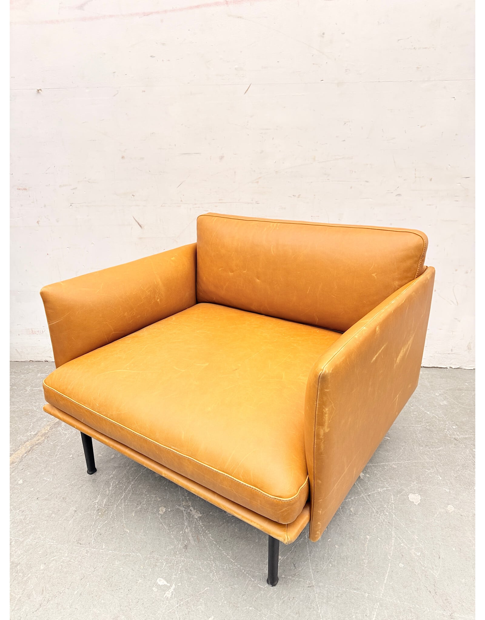 Modern Scandinavian-Style Muuto Outline Lounge Chair by Anderssen  & Voll in Cognac Leather