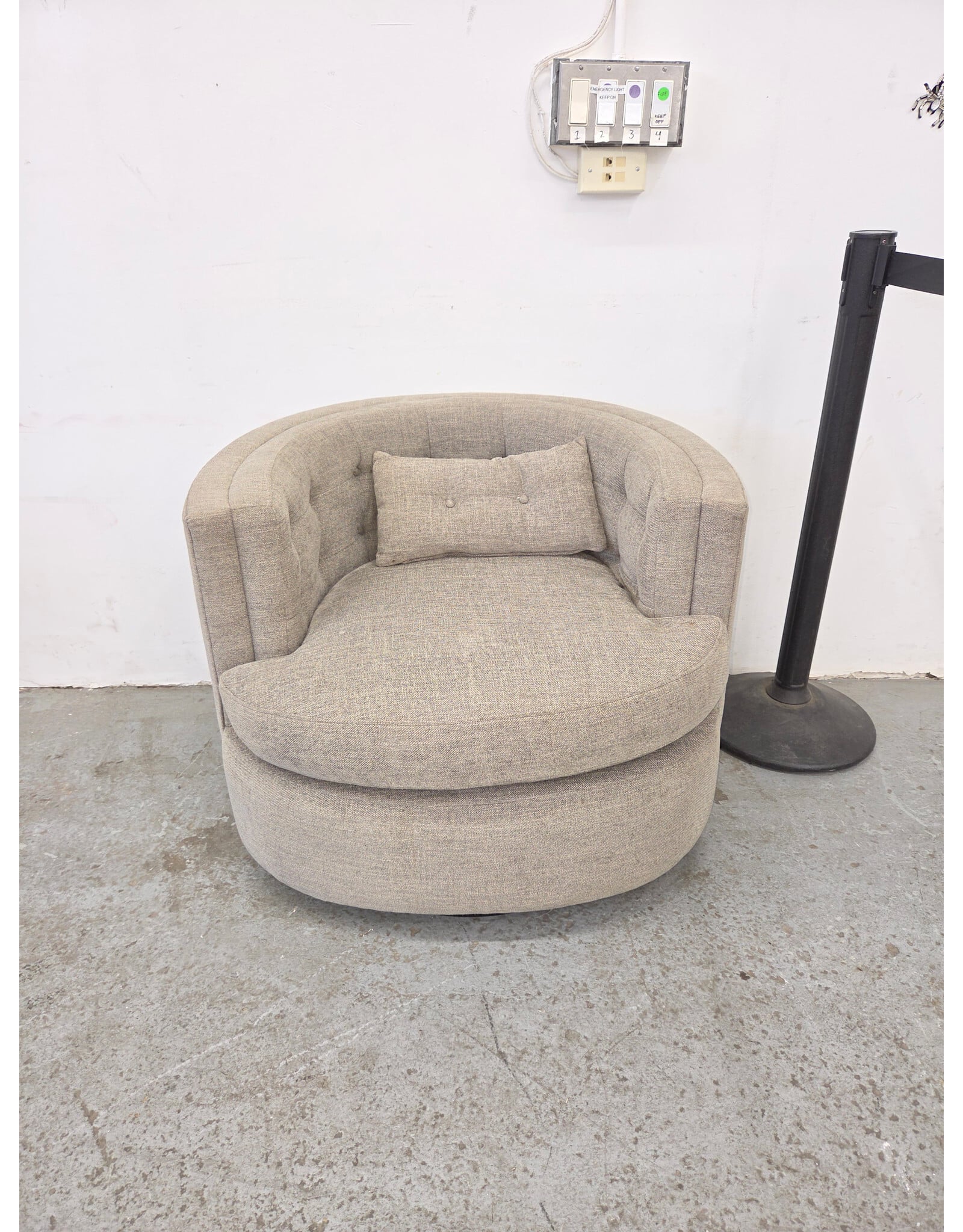 Round Button-Tufted Beige Upholstered Swivel Accent Chair