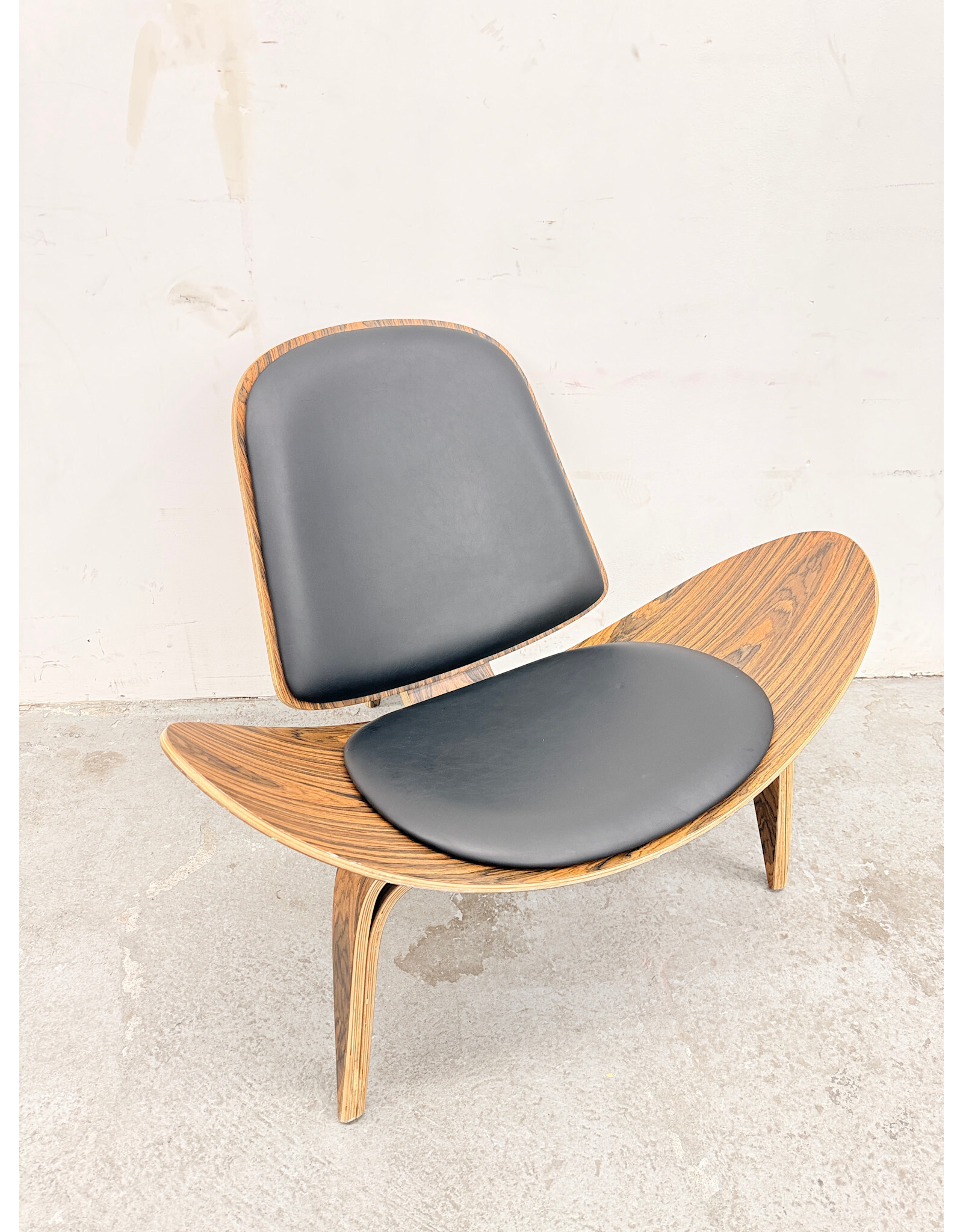 Mid-Century Modern Style Shell Lounge Chair by Hans J. Wegner