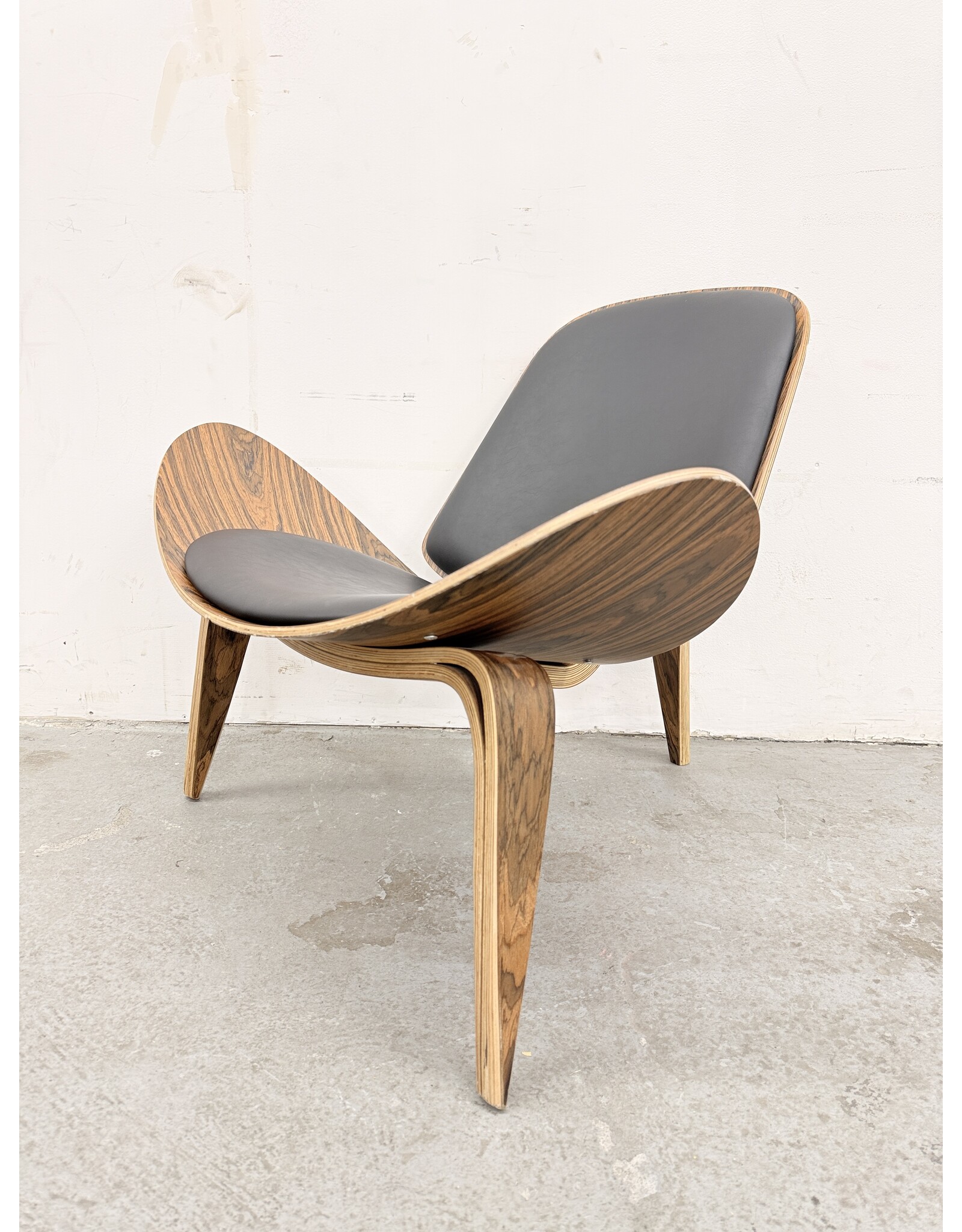 Mid-Century Modern Style Shell Lounge Chair by Hans J. Wegner