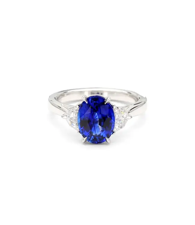 BLUE OVAL SAPPHIRE & WHITE DIAMOND RING