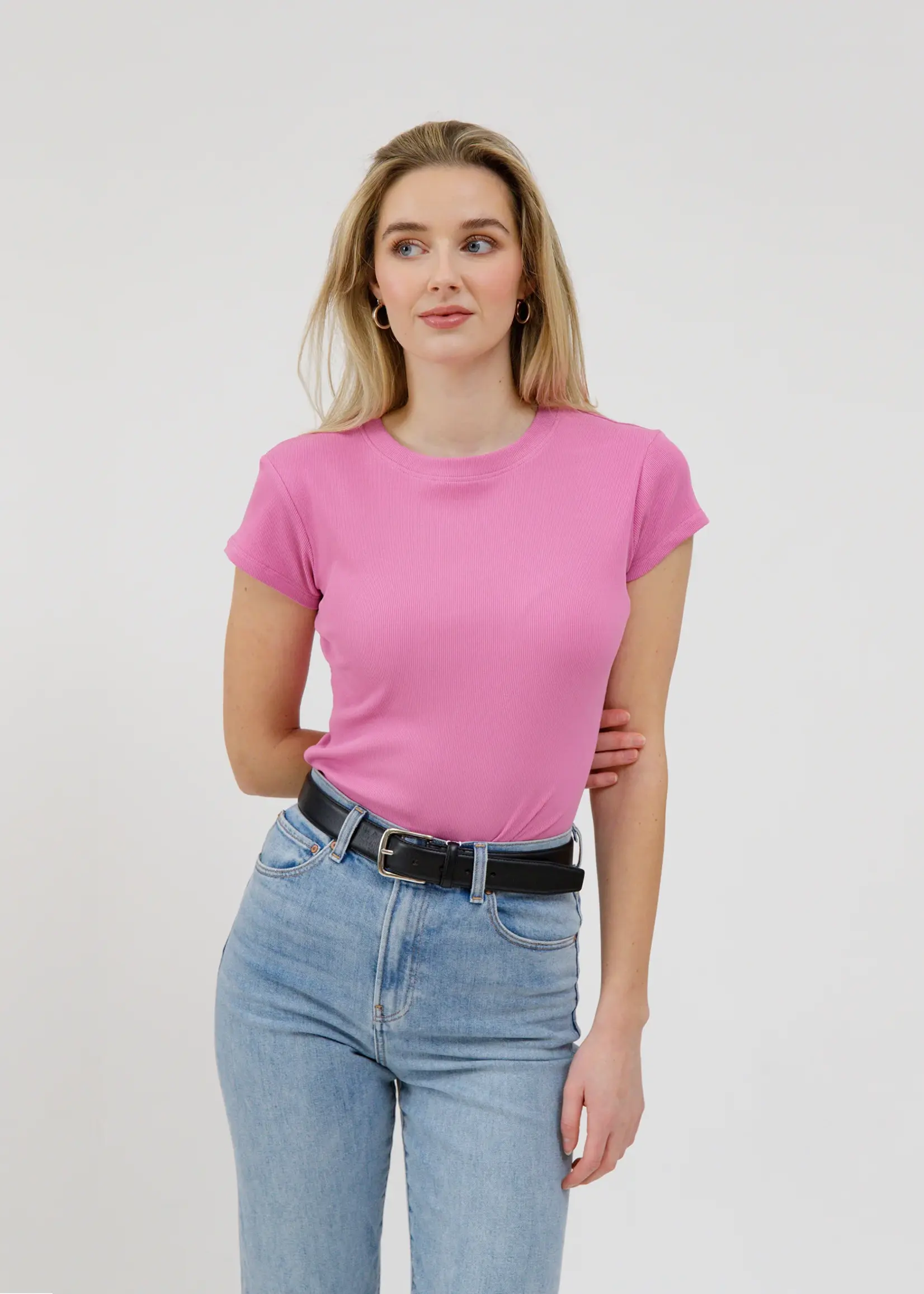 brunette the label Ribbed Fitted T-Shirt