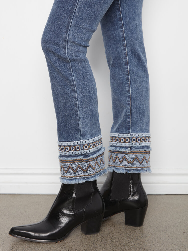 CHARLIE B. MOUNTAIN THREADS SLIM JEAN