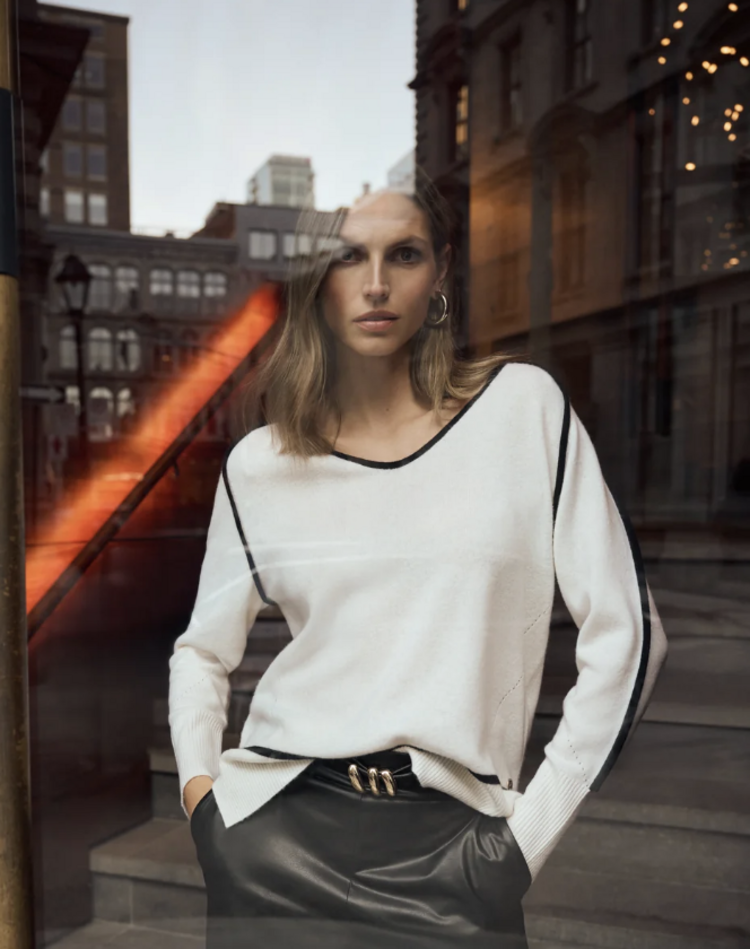 JOSEPH RIBKOFF CLEAN LINES CASHEMERE SWEATER