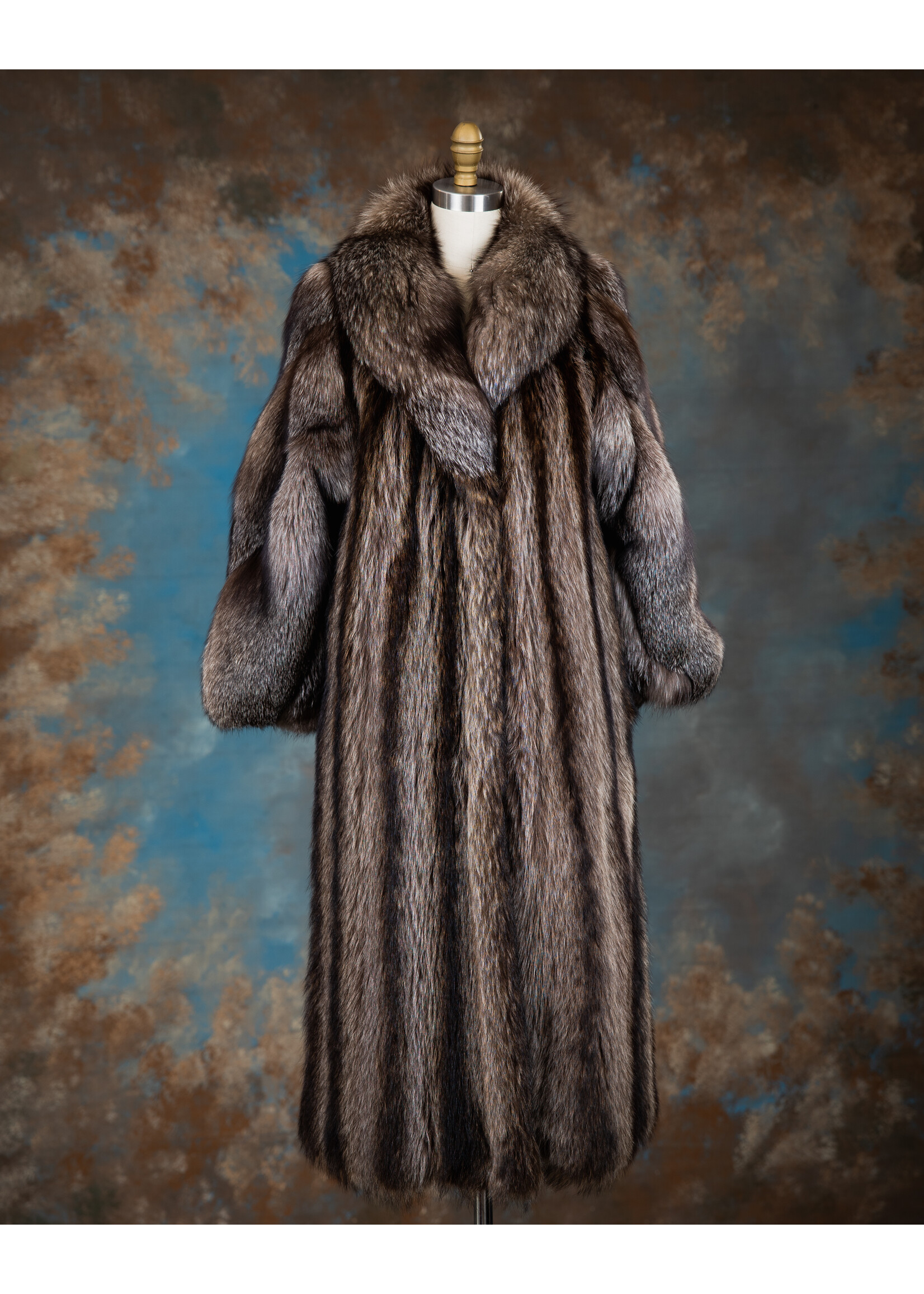 RACCOON COAT W. INDIGO FOX SLEEVES