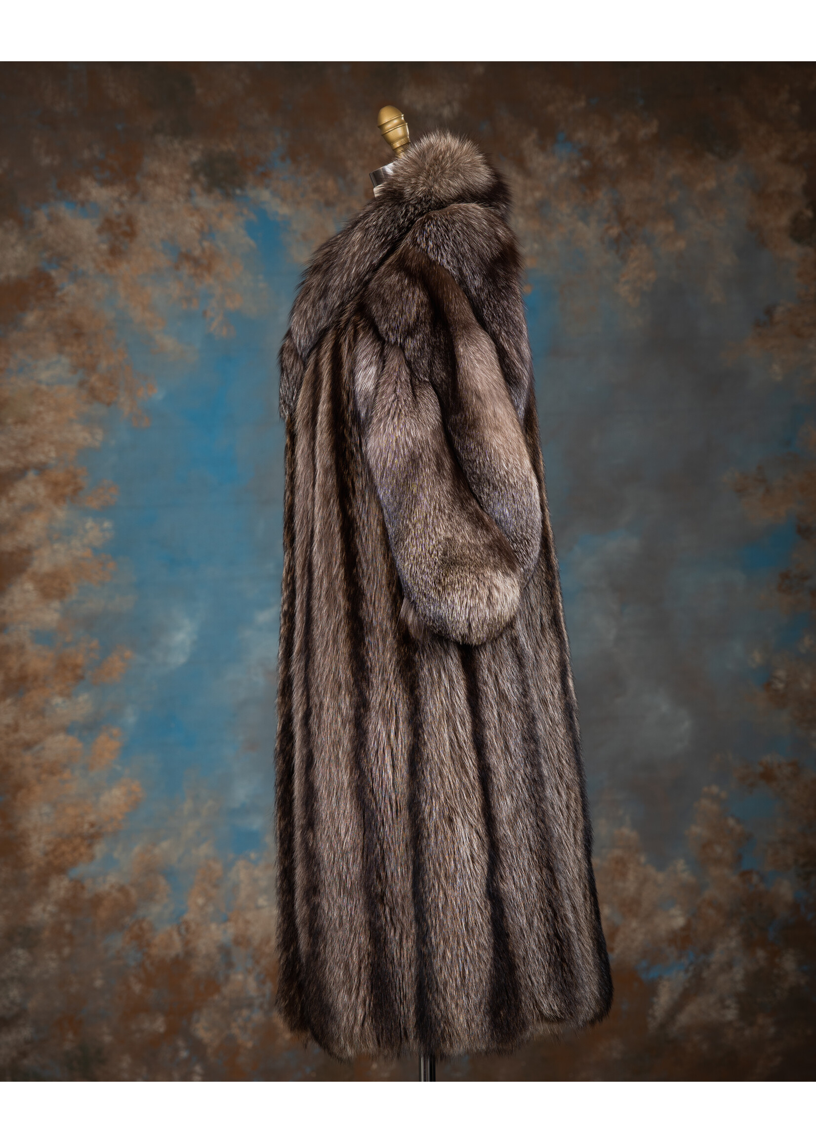 RACCOON COAT W. INDIGO FOX SLEEVES