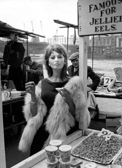 The Growth of the Second Hand and Vintage Clothing Market