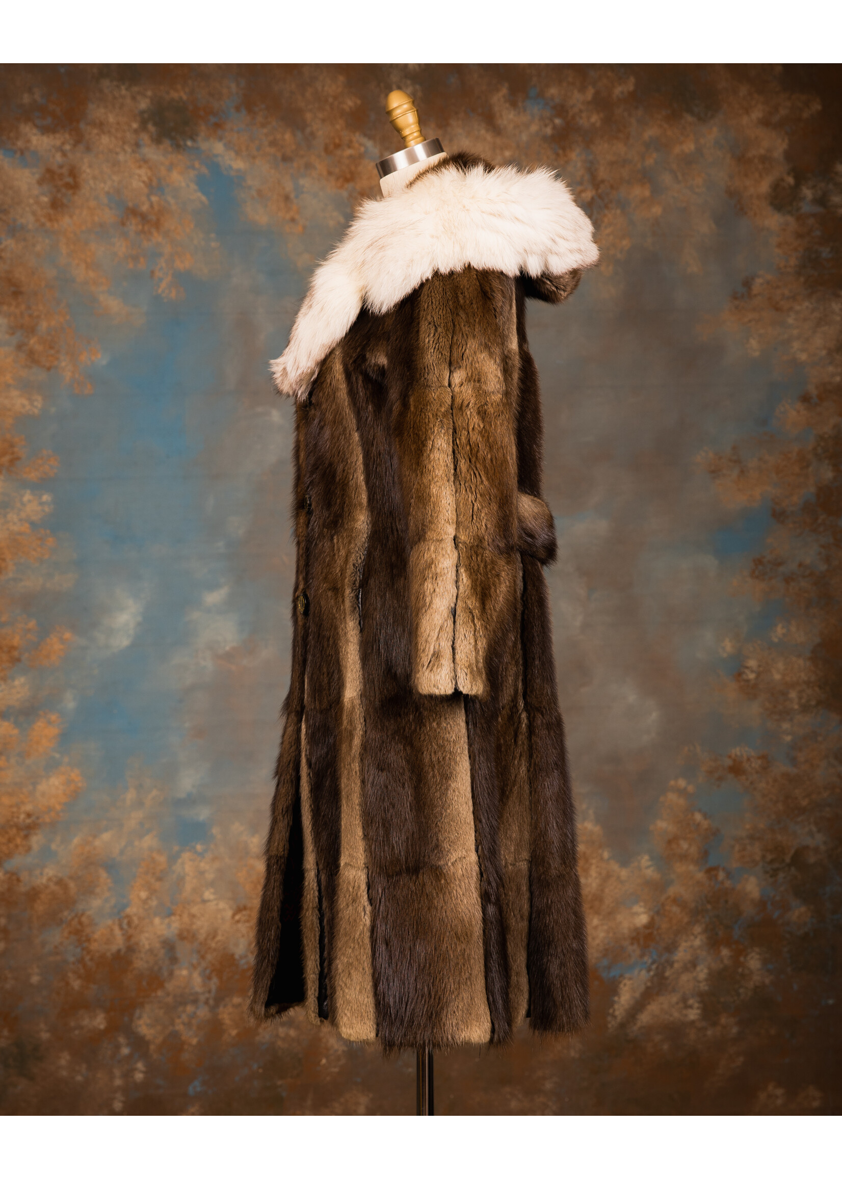 MUSKRAT COAT W. BLUE FOX 6-8