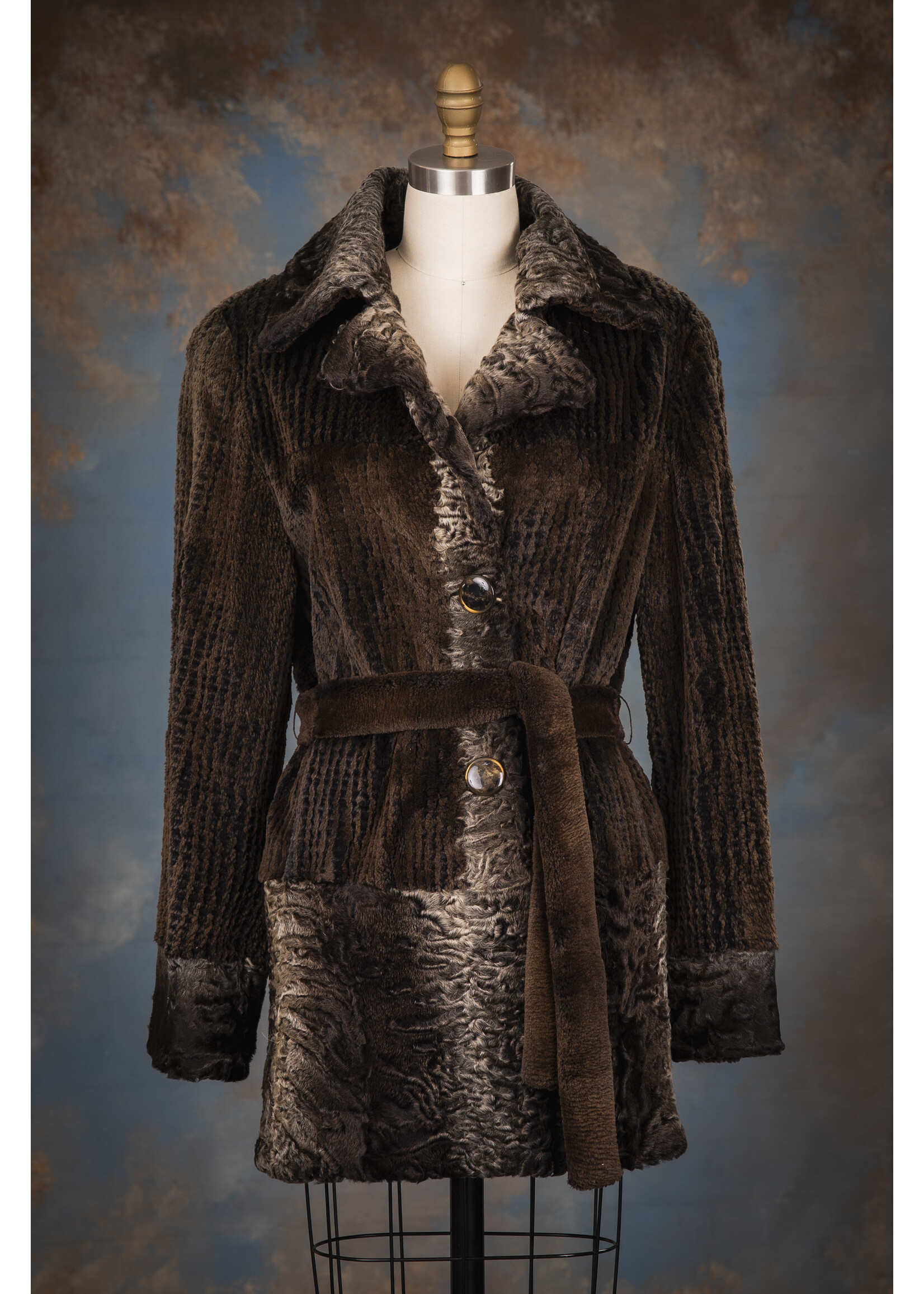 LASER-CUT SH. BEAVER JACKET W. SWAKARA