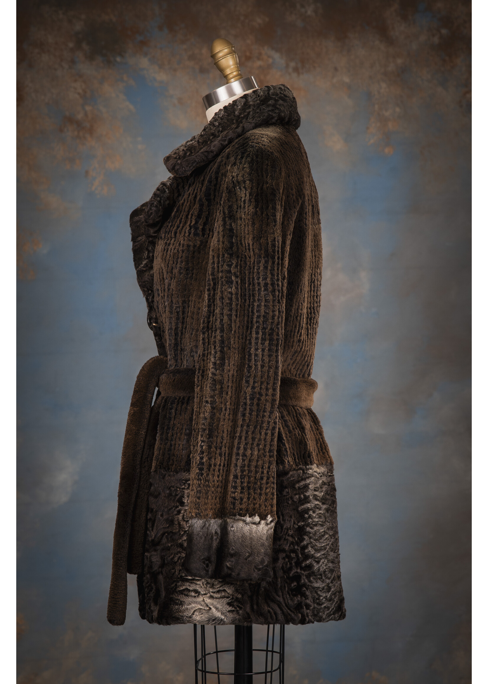 LASER-CUT SH. BEAVER JACKET W. SWAKARA