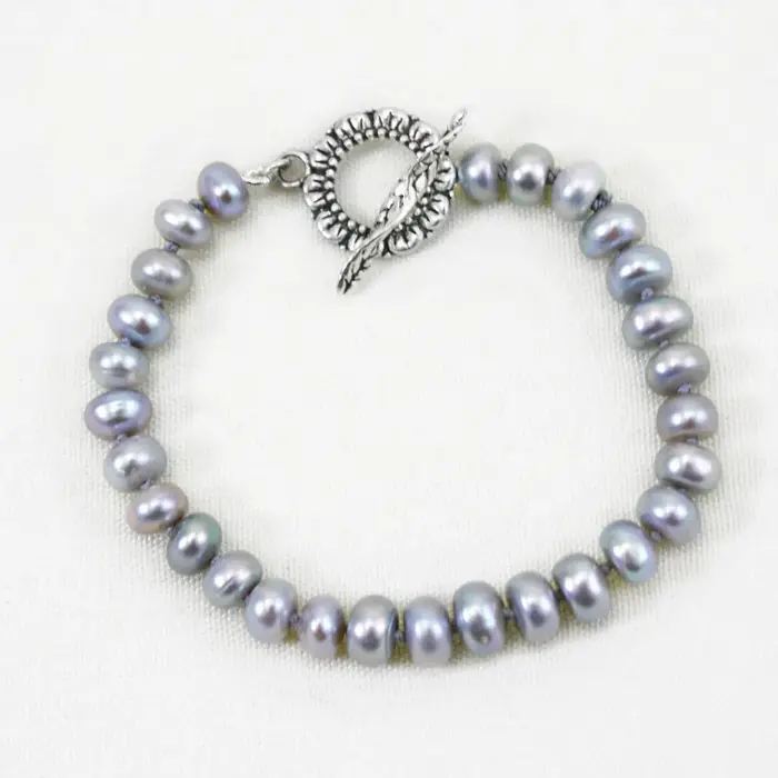 Gray Pearl Bracelet - The Pearled Squirrel