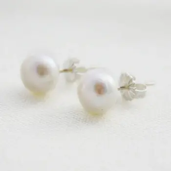 Classic Freshwater Pearl Studs