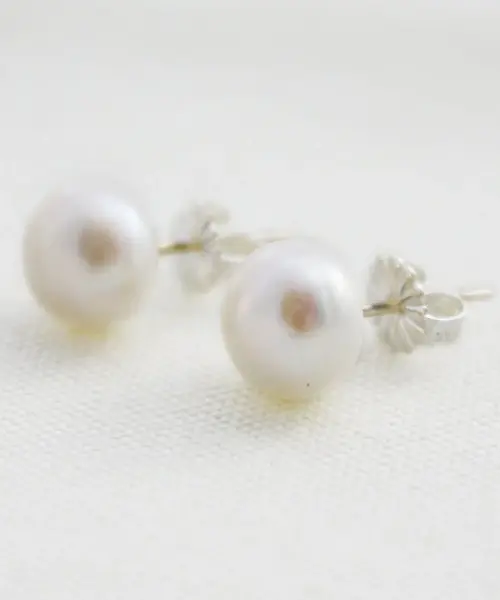 Classic Freshwater Pearl Studs