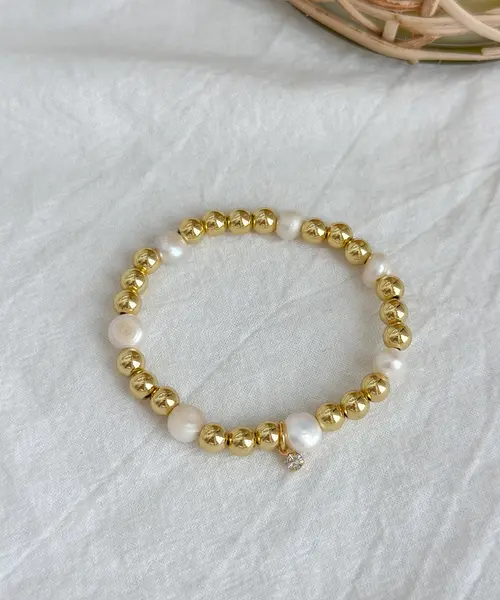 Shayla Stretch Bracelet 6mm Pearl - AnnaBanana
