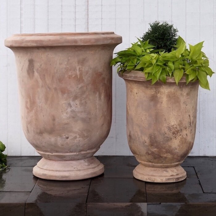 Pot/Urn Lorenzo w/Rim Lrg 26x32 Antq Terracotta