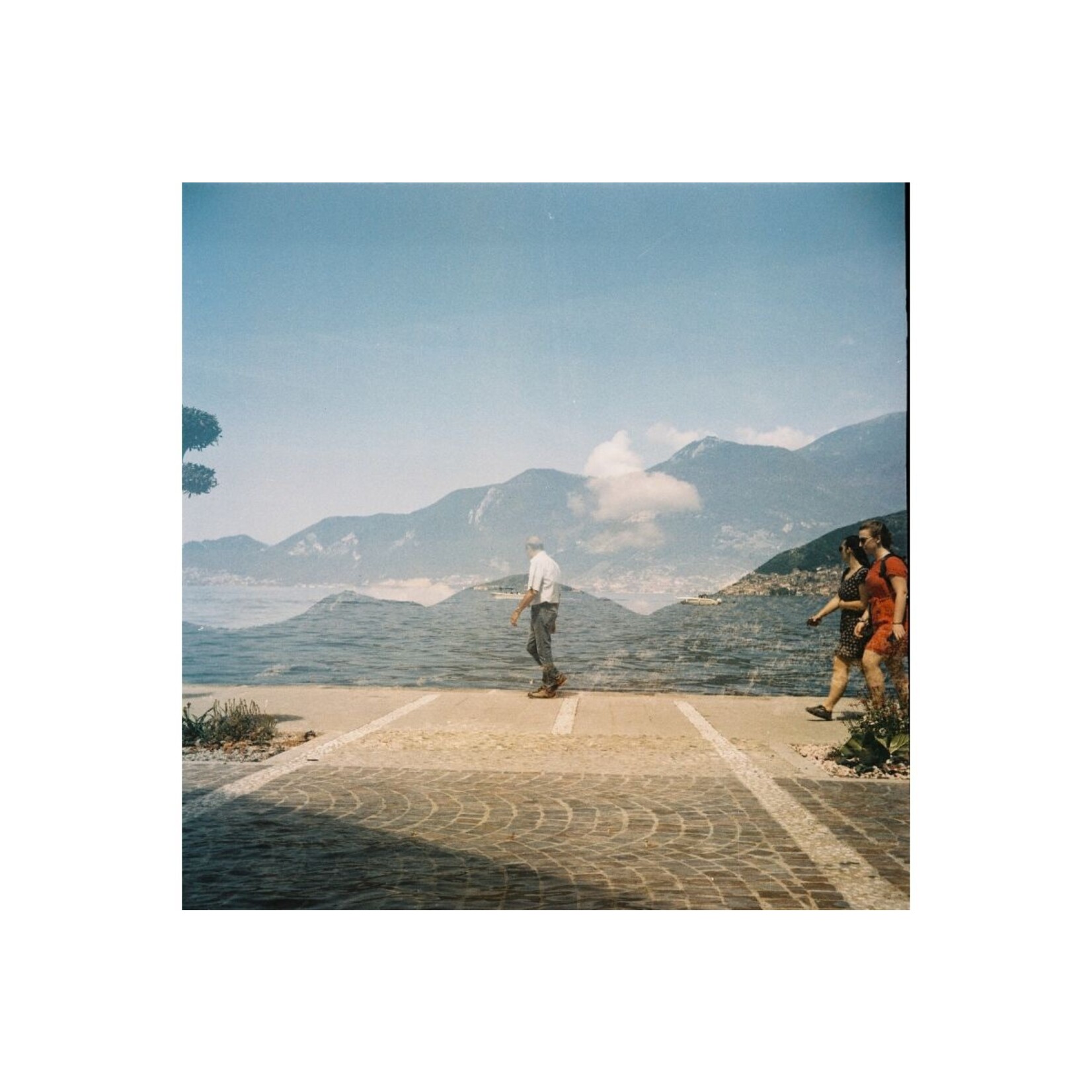 Lomography LomoChrome Color ’92 Sun-kissed 120 mm ISO 400