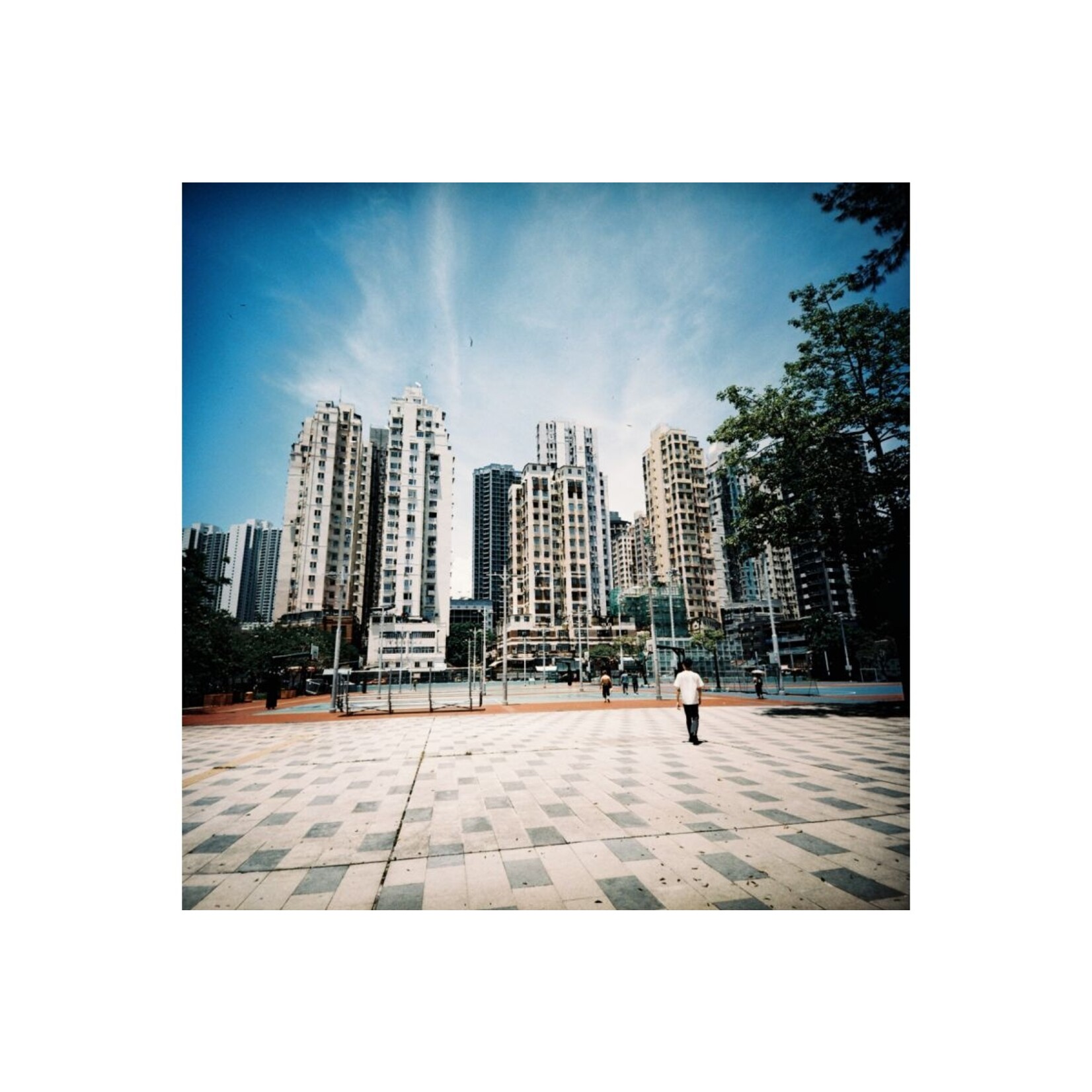 Lomography LomoChrome Color ’92 Sun-kissed 120 mm ISO 400