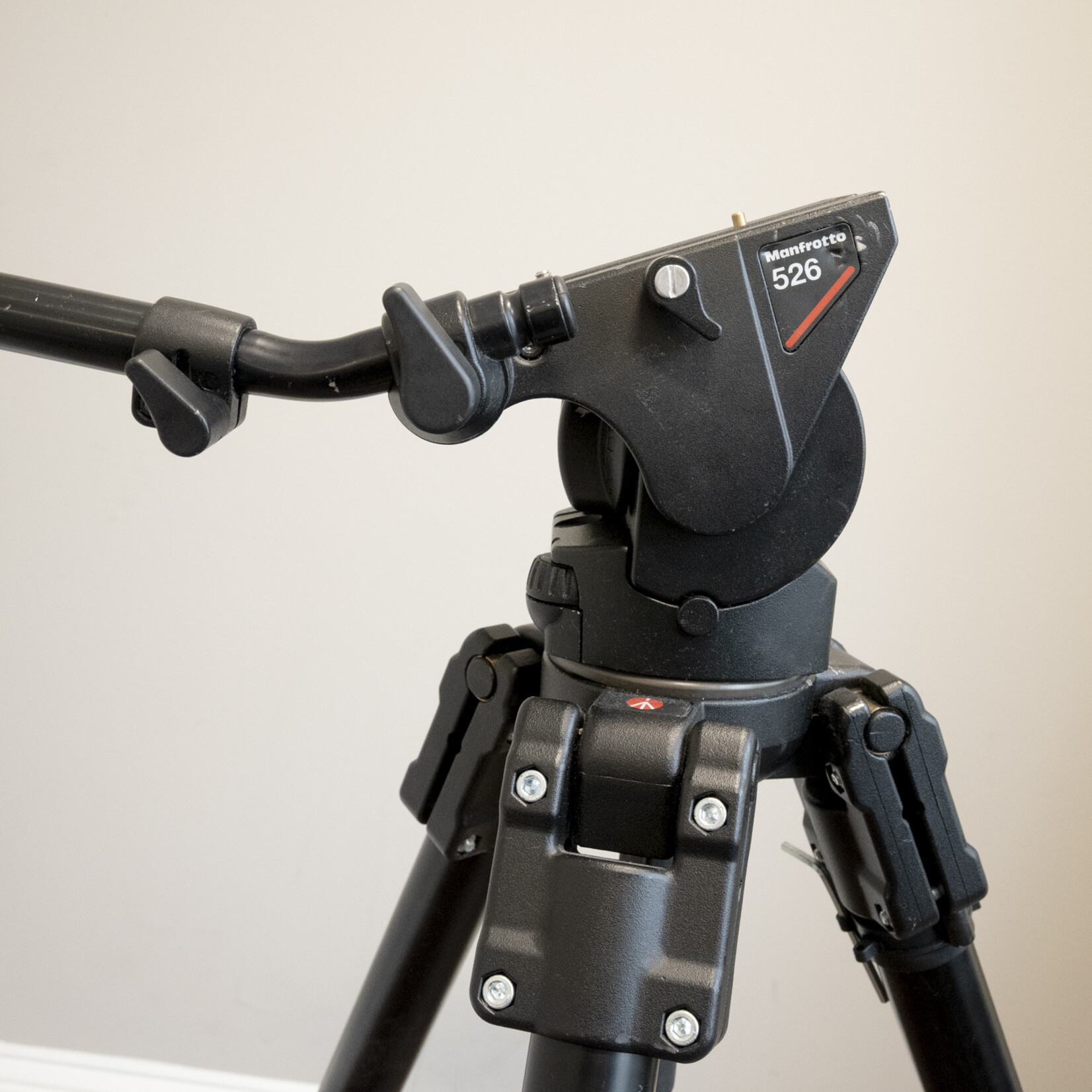 Manfrotto Manfrotto 528XB Tripod w/526 Fluid Head (Used)