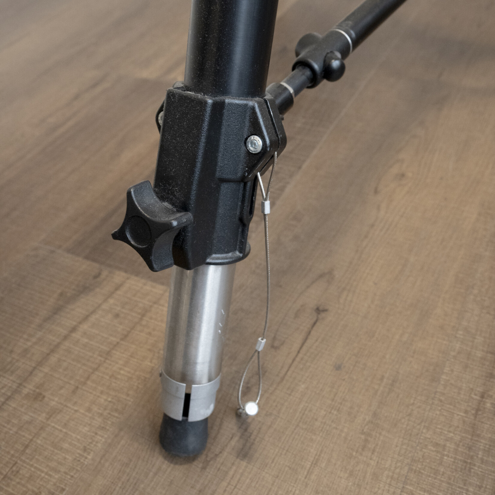 Manfrotto Manfrotto 528XB Tripod w/526 Fluid Head (Used)