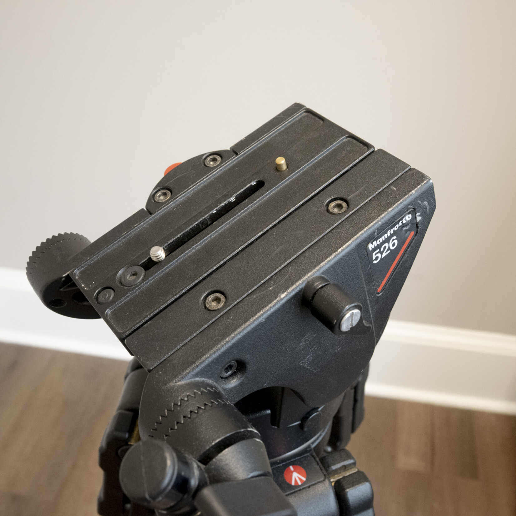 Manfrotto Manfrotto 528XB Tripod w/526 Fluid Head (Used)