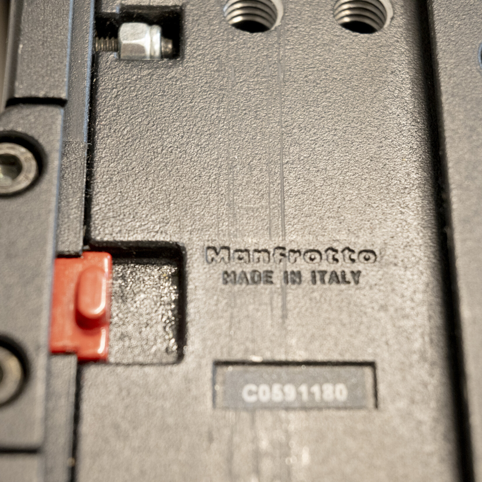 Manfrotto Manfrotto 528XB Tripod w/526 Fluid Head (Used)