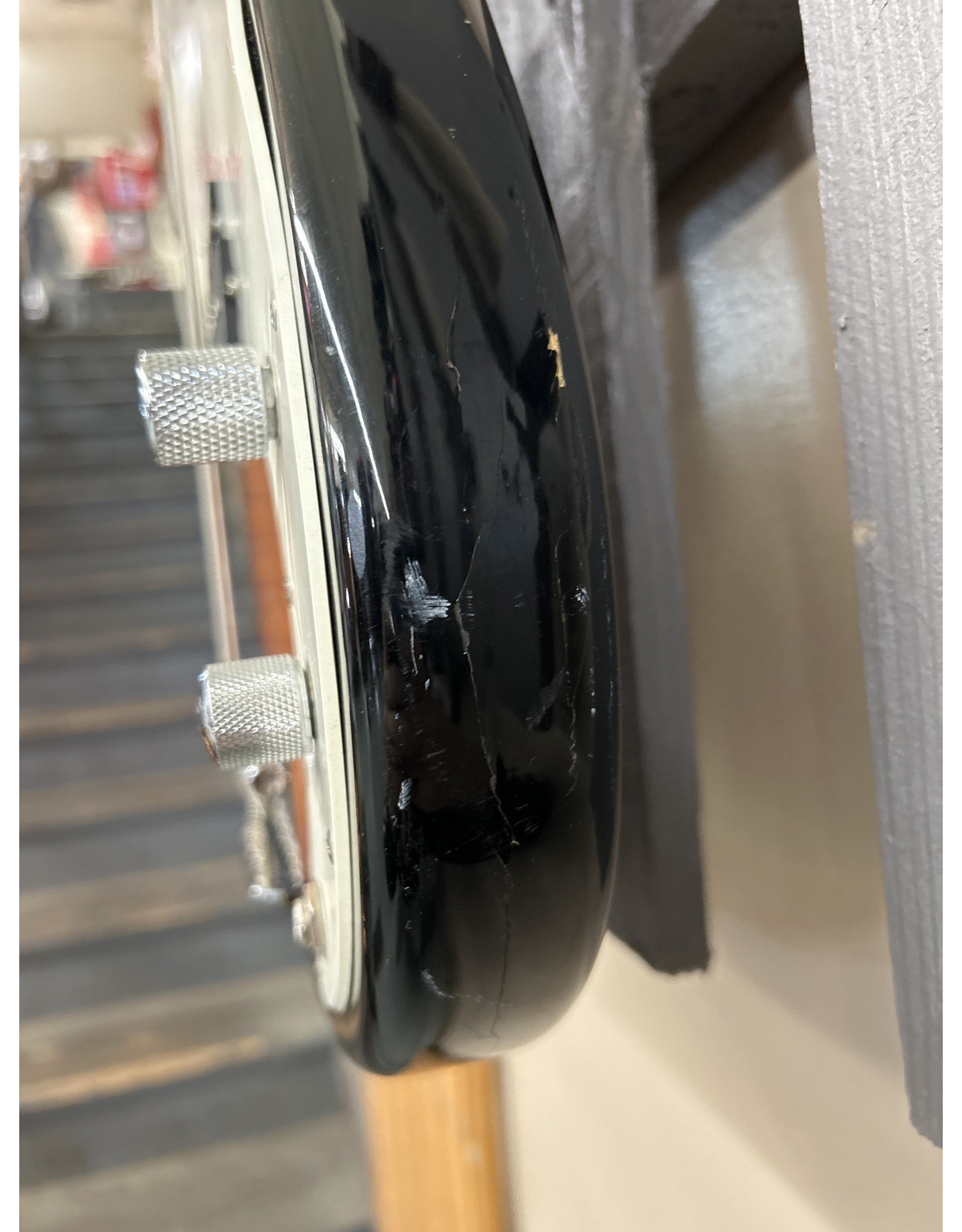 Peavey International Series Milestone II Sunburst 4String Bass (used