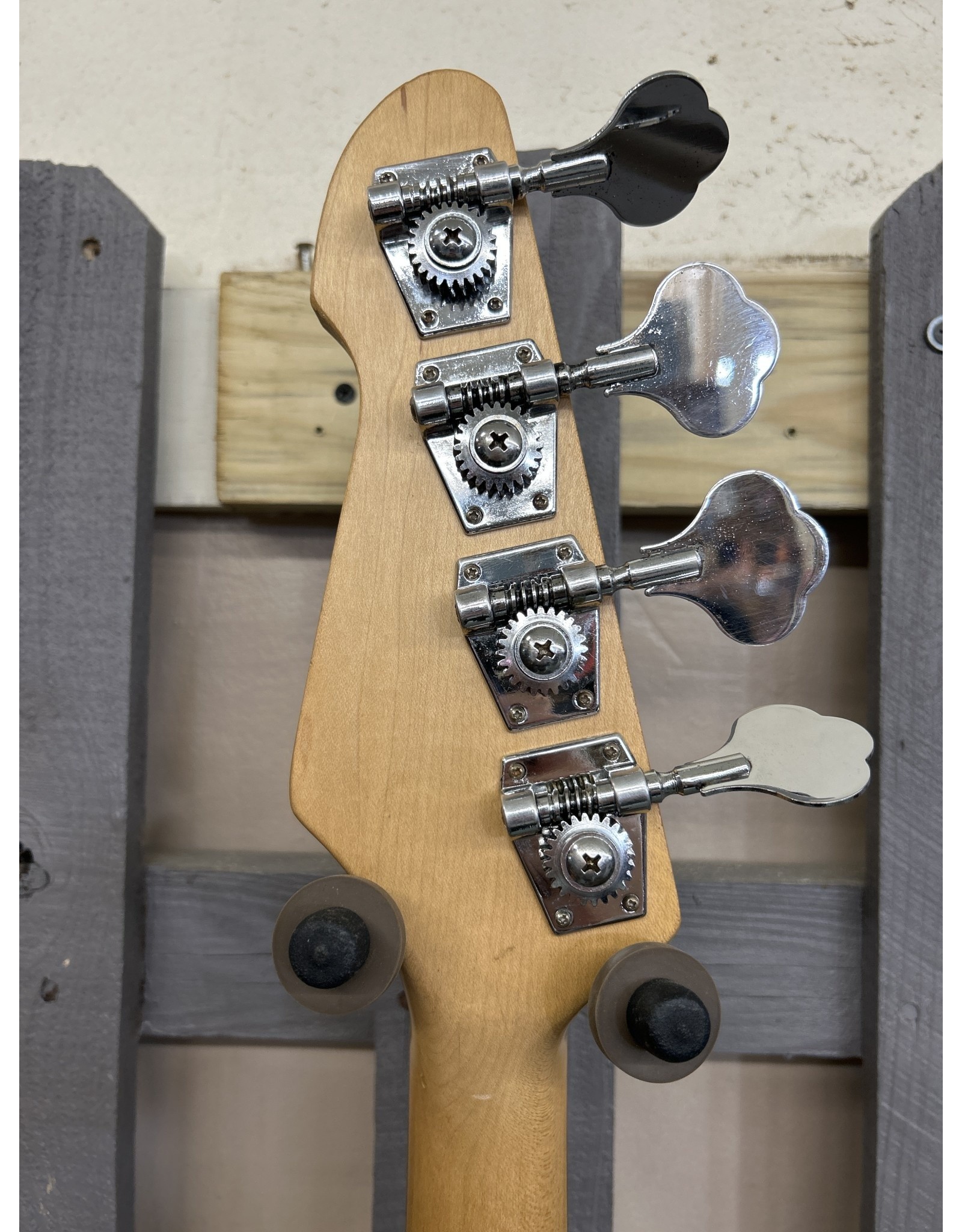 Peavey International Series Milestone II Sunburst 4String Bass (used