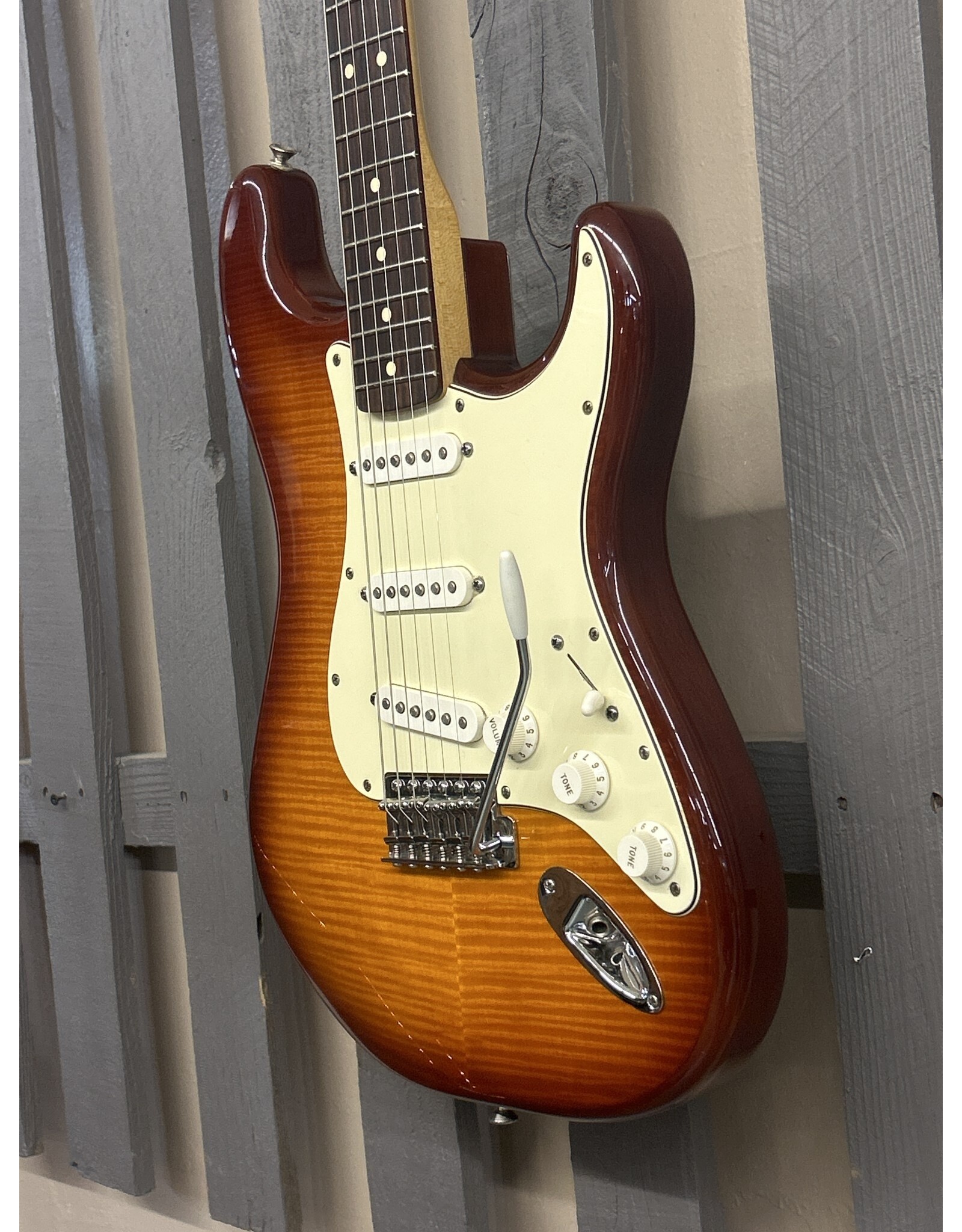 Fender Fender Stratocaster MIM 2013 Sienna Burst W/HSC (Used)