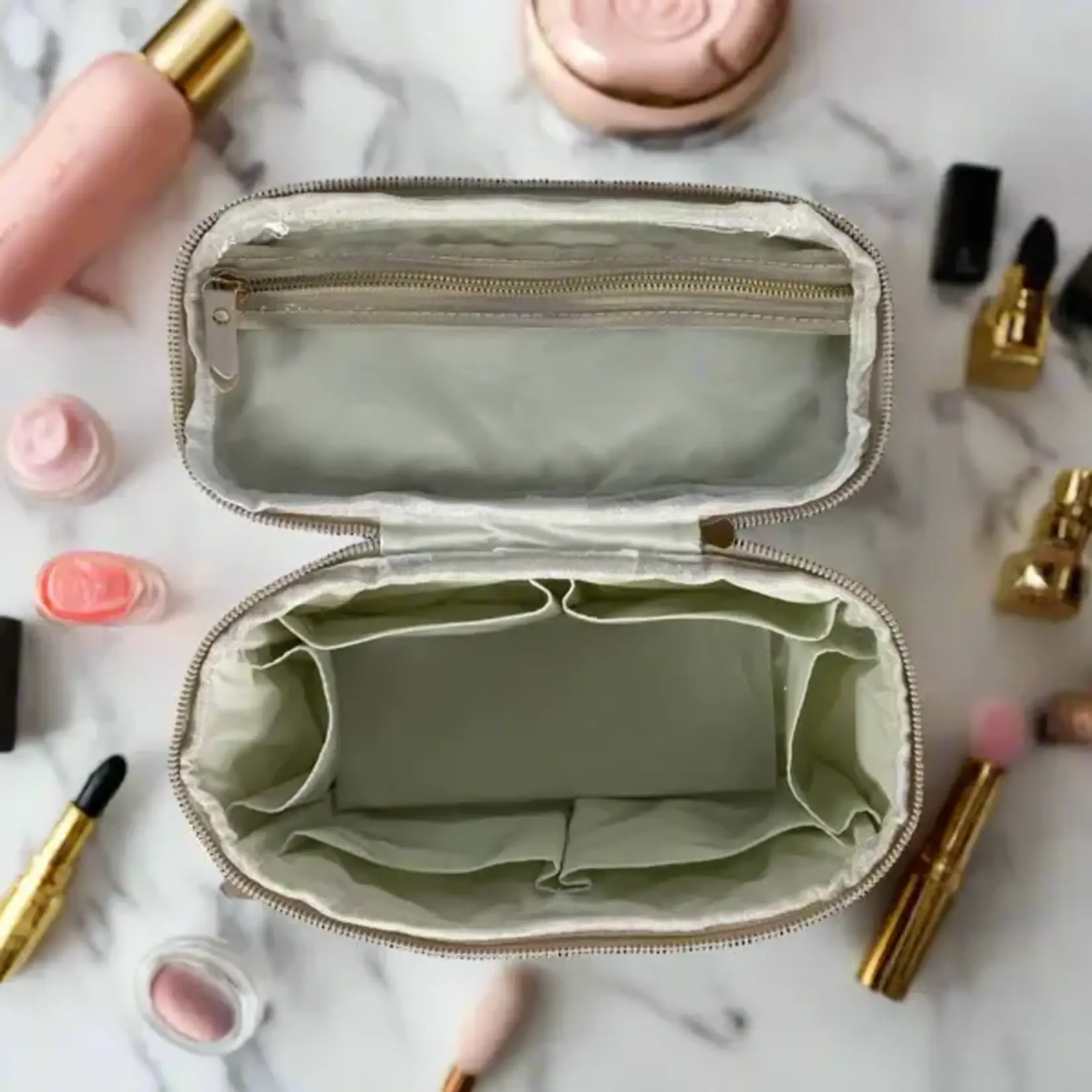 Classic Train Case - Pearl Quilted