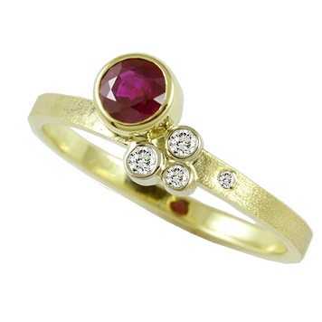 rings 0.51ct ruby and diamond mini gap