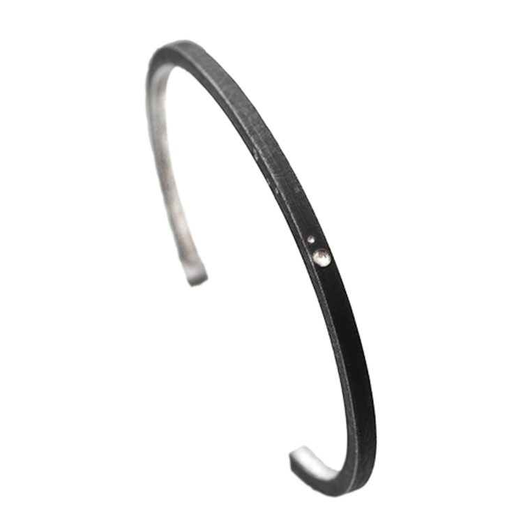 bracelets iota mini  cuff carbon oxidized