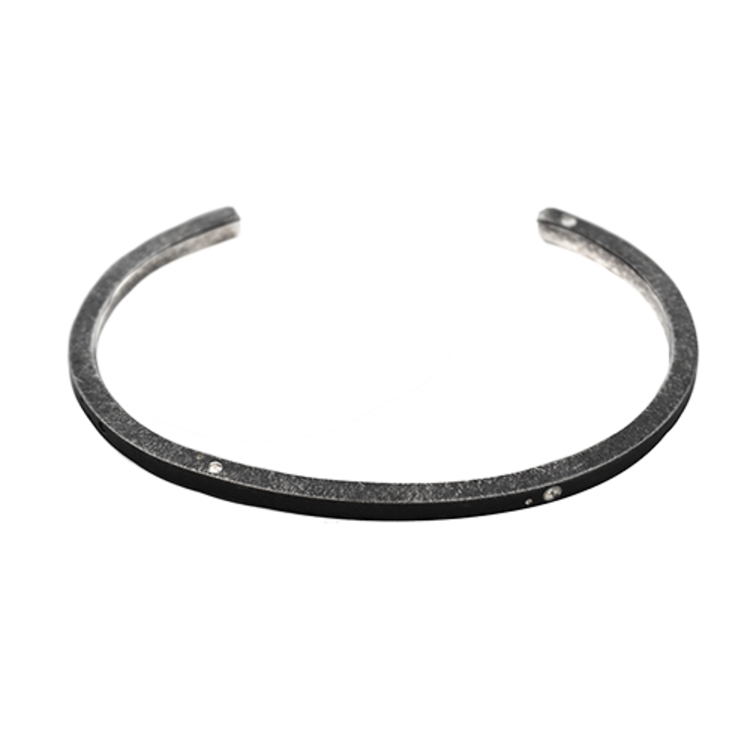 bracelets iota mini  cuff carbon oxidized