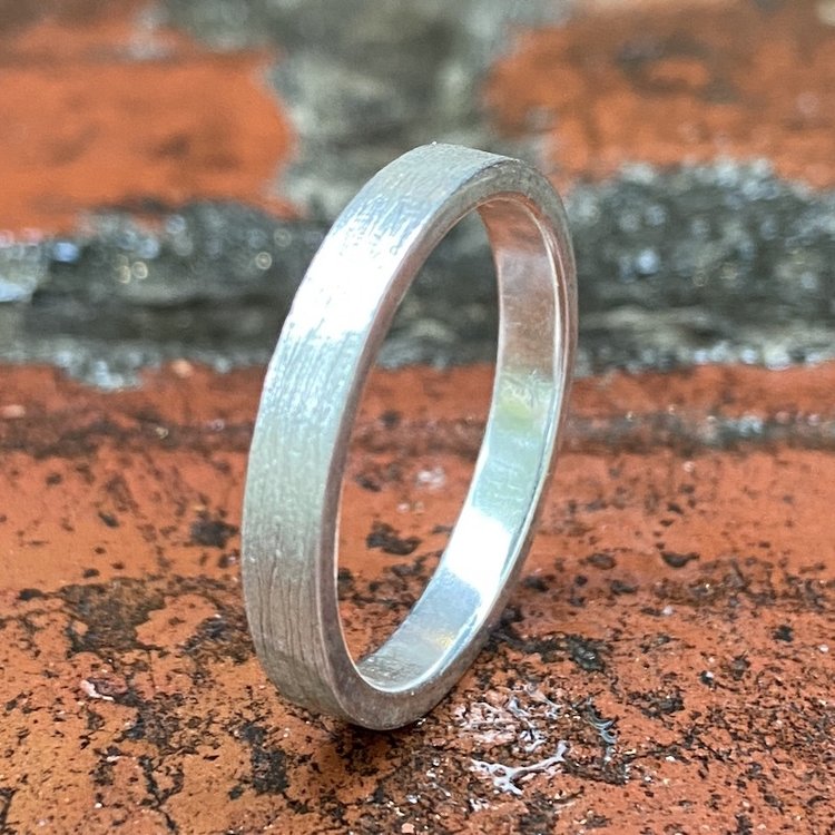 rings hydrogen narrow horizontal scratch band