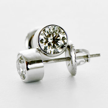 minimal 1.00cttw round brilliant VS2 F/G diamond studs