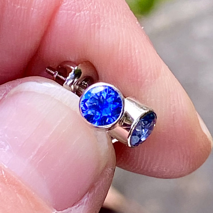 minimal 1.00cttw ceylon sapphire AAA round brilliant cut studs