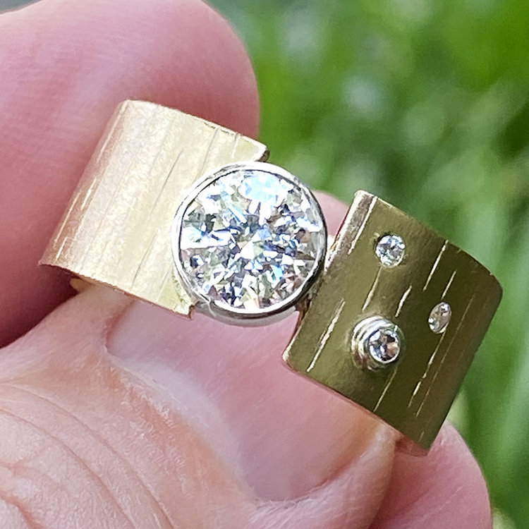 gravity 1.03ct diamond yellow gravity