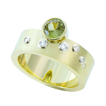 fade 1.10ct madagascar green sapphire fade