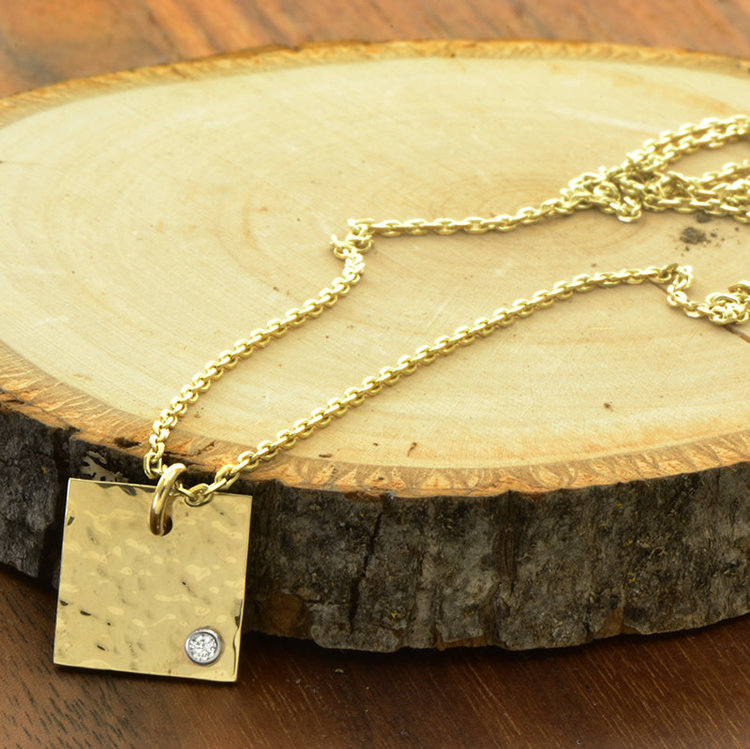 minimal 18k gold hammered minimal large square pendant with diamond 18k yellow