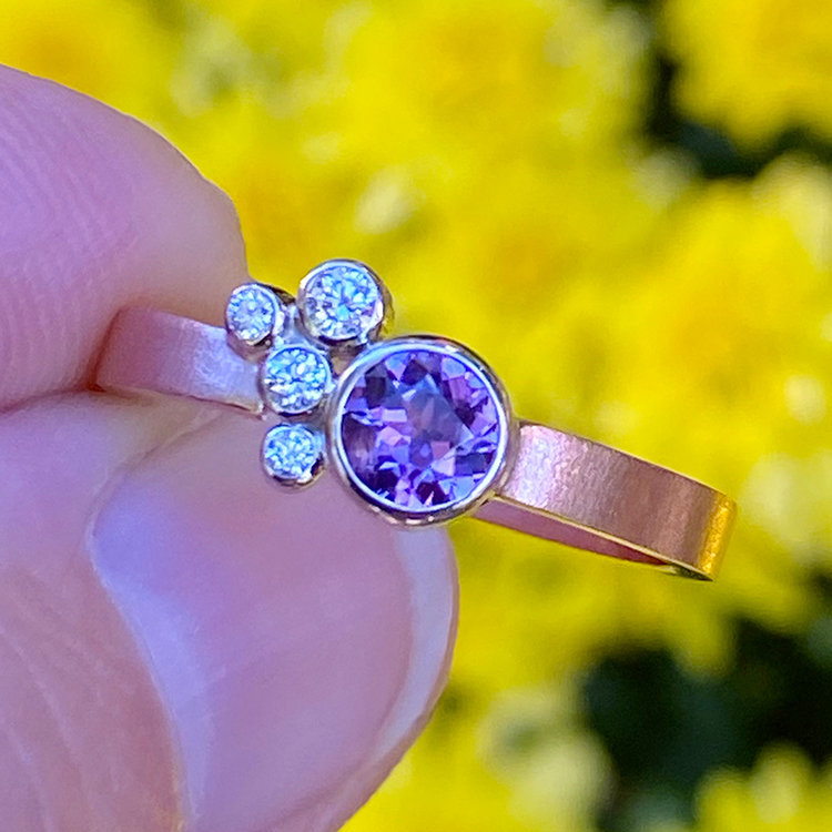 gap 0.56ct lavender sapphire mini gap