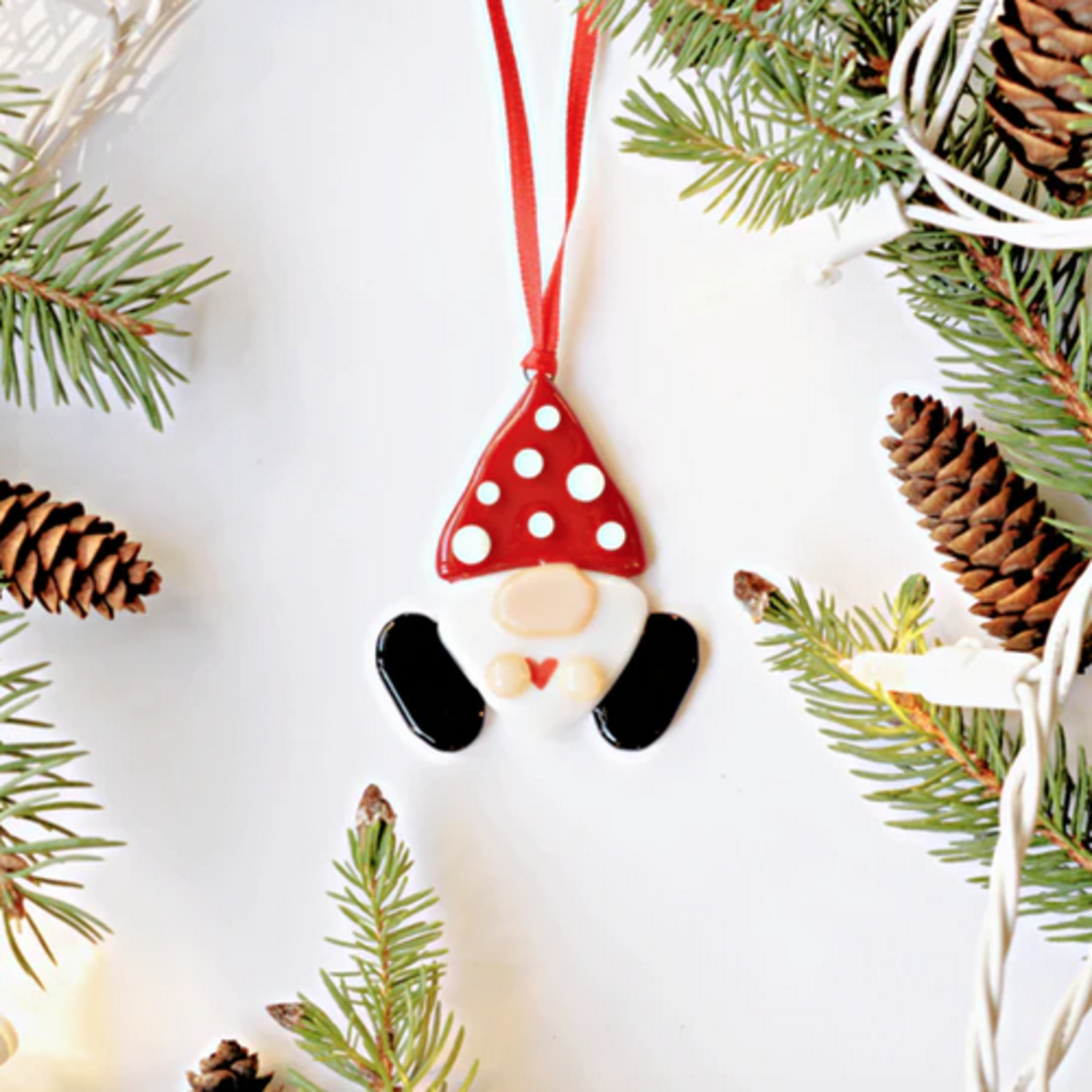 Christmas DIY craft: Handmade glass ornament