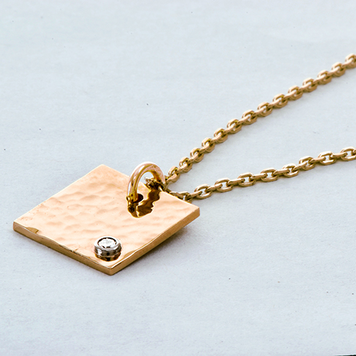 minimal 14k gold hammered minimal mini pendant with diamond