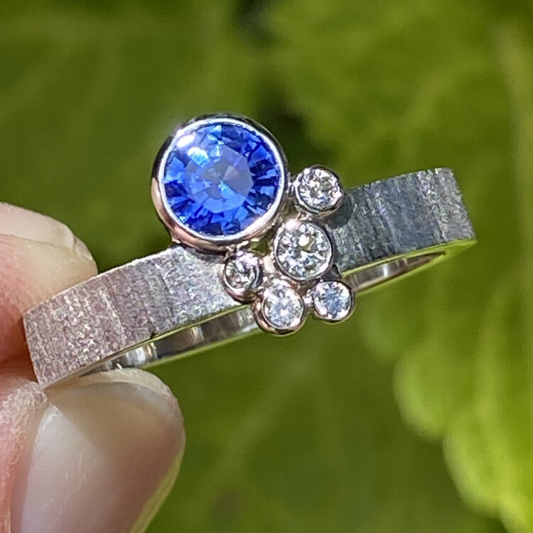 gap 0.70ct ceylon blue sapphire mini gap