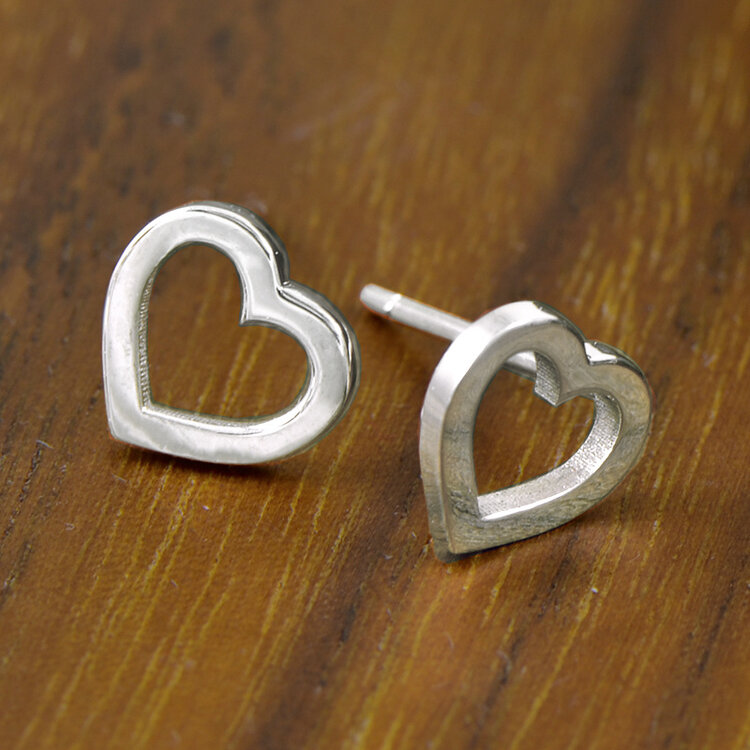 minimal mini minimal heart  gold earrings