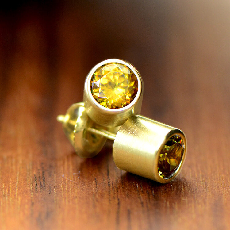 minimal 1.64cttw madagascar sphene studs